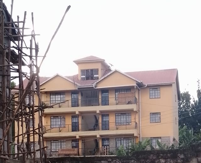 One bedroom to let ob banana raini